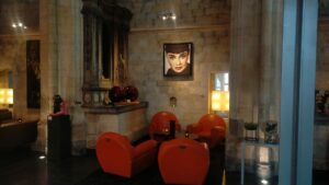 Audrey by Diana Gorter - Kroon gallery - art from collected leather
